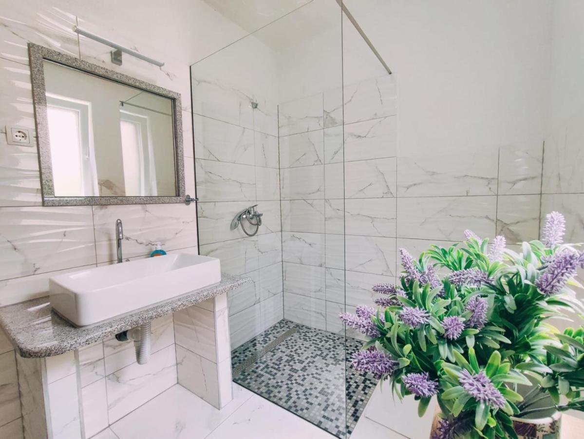 Apartmani Nada Mustapic Brela Exteriér fotografie